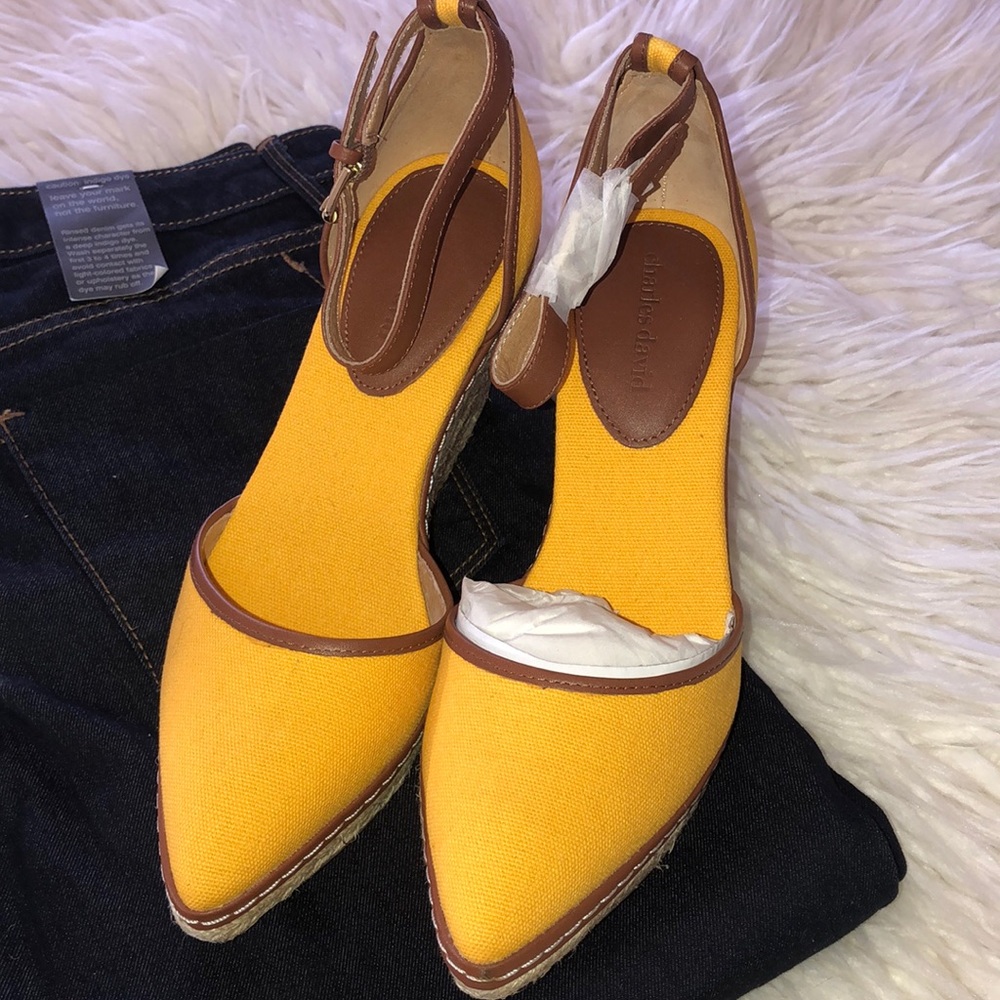 NWT Charles David Yellow Wedges Sz 7.5